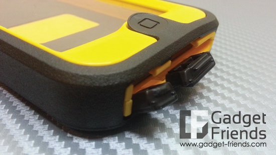 Otterbox iPhone 5 Defender Otter Character Sereis เคสมือถือ เคส iPhone5 สุดแจ่มมาพร้อมกับ Grip และลวดลายแมวน้ำตามแบบฉบับ Otterbox เท่โดดเด่นพร้อมการปกป้องสูงสุด 3 ชั้น สะดวกพกพาไปทุกที่